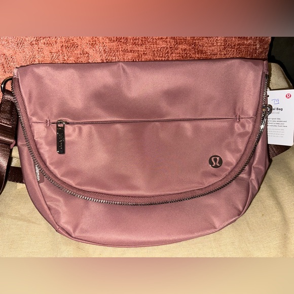 lululemon athletica Pink Festival Bag 5Liter - Picture 1 of 2